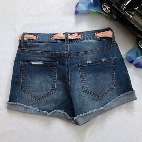 Vanilla Star NWT Mid Rise Distressed Jean Shorts Juniors/Women 0 - Picture 3 of 7
